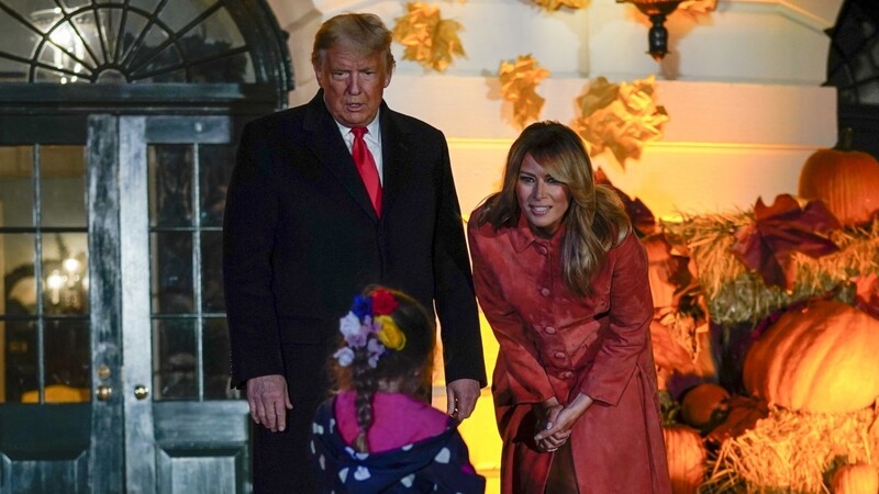 US-Präsident Donald Trump und seine Frau Melania veranstalten vor dem Weißen Haus eine Halloween-Feier für Kinder.