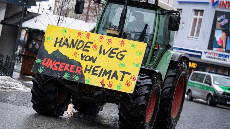 Viele Bürger und Landwirte in Rosenheim demonstrieren immer wieder gegen den Brenner-Nordzulauf.