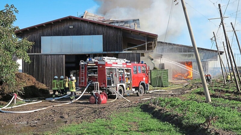 Bei einem Großbrand auf einem landwirtschaftlichen Anwesen bei Kleingründling in der Gemeinde Attenkirchen waren die Kräfte der Mainburger Feuerwehr Ende September des Vorjahres im Einsatz.