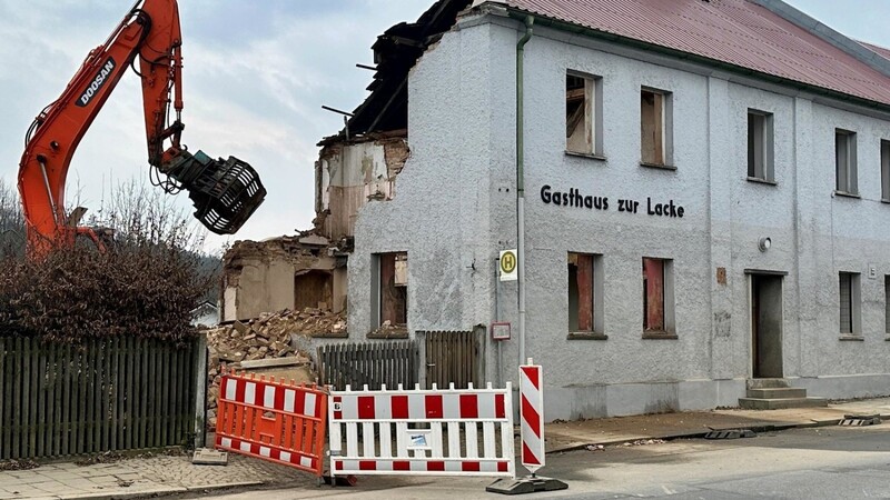 Am Donnerstag begann der Abriss des Gasthauses "Zur Lacke".