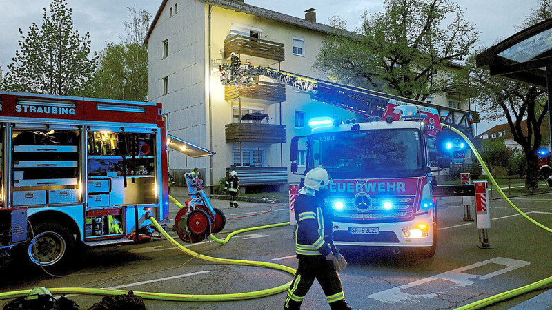 Ein Zimmerbrand in der Wittelsbacherhöhe hat am Donnerstagabend die Straubinger Feuerwehr gefordert.