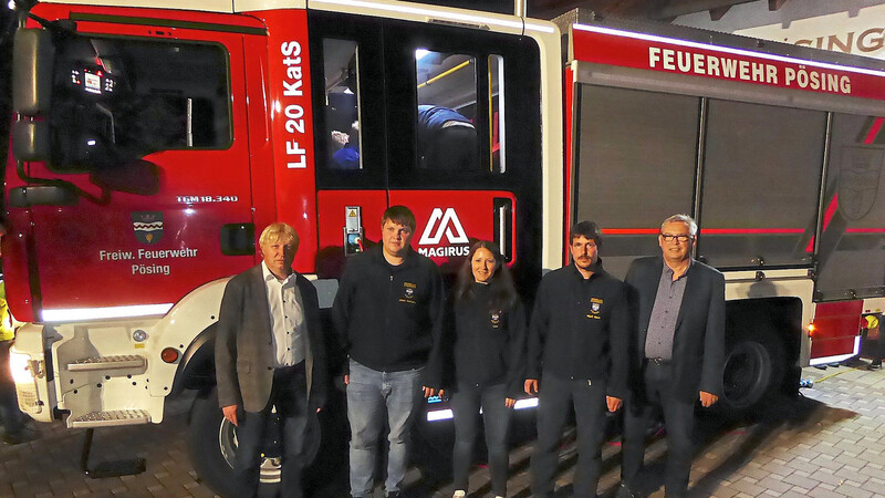 Gemeinde und Freiwillige Feuerwehr sind stolz auf das neue moderne Feuerwehrfahrzeug, das künftig gute Dienste leisten soll.