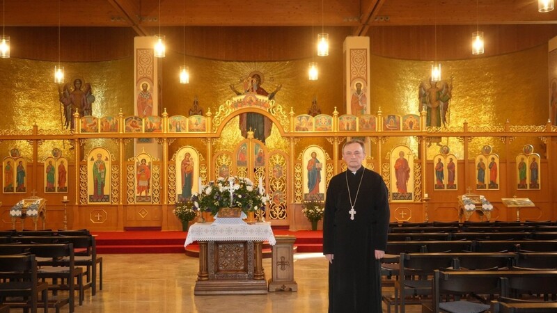 Pfarrer Wolodymyr Viitovitch in seiner ukrainischen griechisch-katholischen Kirche Maria Schutz an der Schönstraße.