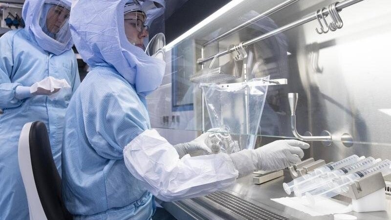 Plangemäß wollen Siemens und Biontech ab dem Jahr 2023 gemeinsam einen Corona-Impfstoff in Singapur produzieren. (Symbolbild)