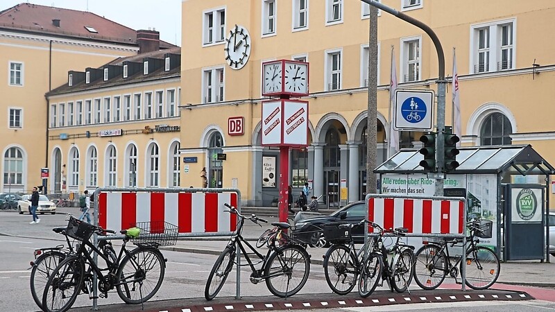 Seit gut einem Jahr ist der Regensburger Bahnhofsvorplatz für Autos gesperrt.