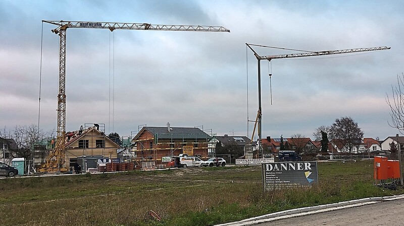 Im Baugebiet Thenner-See-Straße wurden inzwischen 22 Baugrundstücke vergeben, die Bautätigkeiten wurden bereits aufgenommen