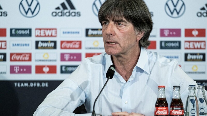 Joachim Löw geht in sein letztes großes Turnier als Bundestrainer. Für die Fußball-Europameisterschaft vom 11. Juni bis 11. Juli 2021 hat der 61-Jährige auf einer Pressekonferenz seinen 26-köpfigen Kader bekanntgegeben.