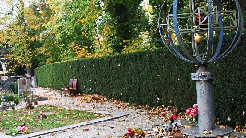 Auf dem Landauer Friedhof gibt es bereits eine Grabstätte für Sternenkinder. Die Ehrenamtlichen der Hospizgruppe erfahren immer wieder, wie wichtig es Betroffenen ist, zu wissen, wo ihr Kind ruht.