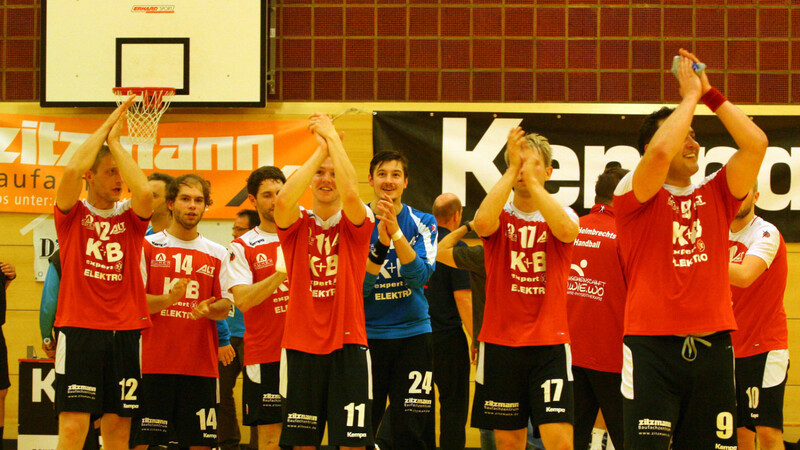 Grund zum Jubel hatten die Chamer Handballer in dieser Saison vor allem nach den Heimspielen, von denen keines verloren wurde. (Fotos: Ertl)