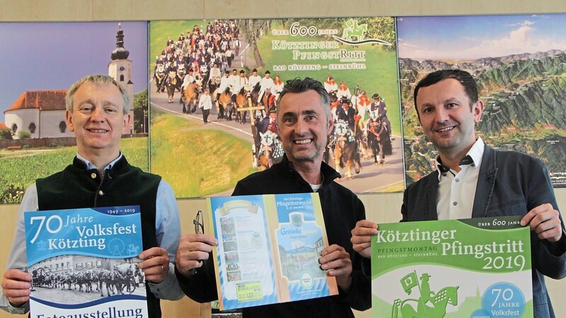 Das Pfingstfest 2019 kann kommen: Kurdirektor Sepp Barth, Festwirt Matthias Strauß und Bürgermeister Markus Hofmann sehen der Fünften Jahreszeit in Bad Kötzting mit großer Freude entgegen.