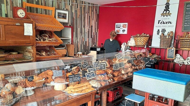 Klein, aber fein ist auch der Laden von Le Fournil de Féwen in Tinténiac, in dem die Patisserie- und Bäckereiprodukte verkauft werden.