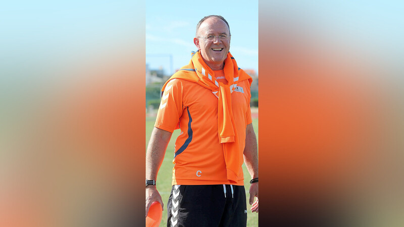 Trainer Anton Bobenstetter, hier im Trainingslager an der Algarve, zieht sich am Saisonende aus dem Trainergeschäft zurück.