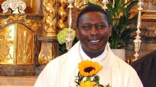 Die Pfarreiengemeinschaft Sandsbach-Semerskirchen bereitete den geschätzten Pfarrer Dr. Stephen Annan einen herzlichen Abschied. Er kehrt in seine Heimat Ghana zurück.