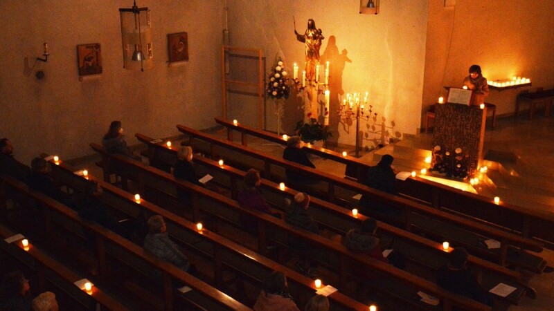 Mit der "Nacht der Lichter" in der Pfarrkirche St. Josef, die in den Schein unzähliger Kerzen gehüllt war, versuchten die Anwesenden, innere Ruhe zu finden und Kraft für den Alltag zu schöpfen.