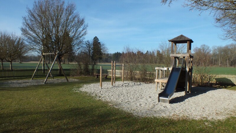 Der Spielplatz am Baugebiet "Volkmannsdorferau Mitte" wird demnächst neu gemacht. Die Gemeinde wartet nur noch auf Vergleichsangebote der Hersteller der Möblierung.