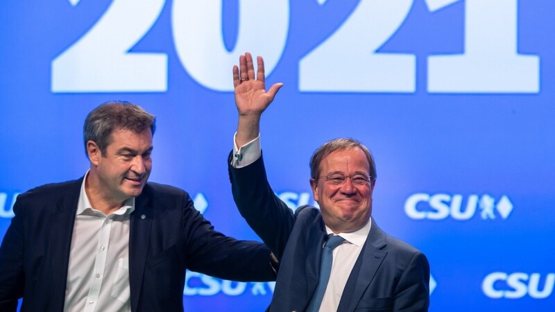 "Das war die Rede unseres künftigen Kanzlers Armin Laschet", sagt CSU-Chef Markus Söder (l.). Das hatte schon mal anders geklungen.