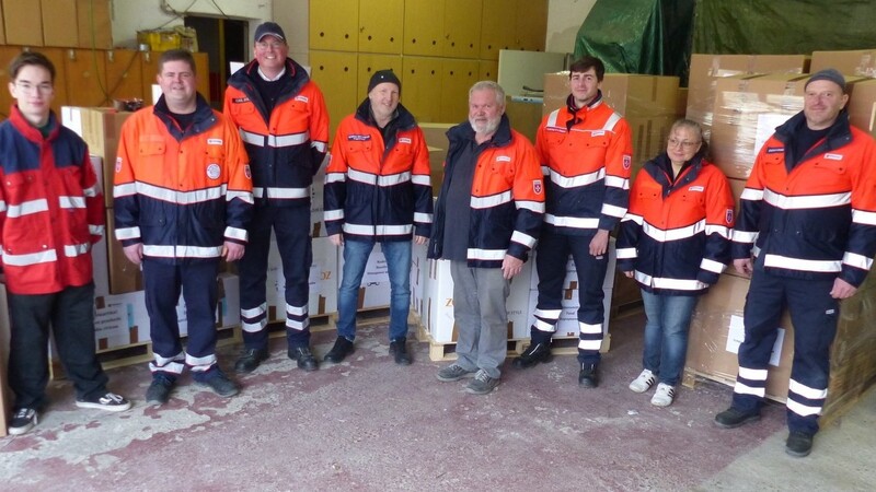 Ein Teil der Helfer der Malteser-Spendenaktion. Für die Ukraine wurden dabei Hilfsgüter gesammelt.
