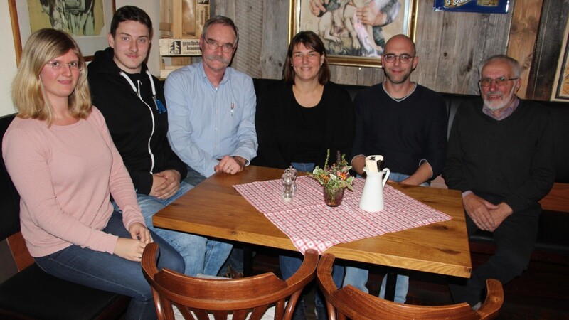 Die neue Vorstandschaft: Natalie Schmitzer (v.l.), Matthias Sterr, Holger Enge, Manuela Sterr, Michael Maimer und Anton Kufner.