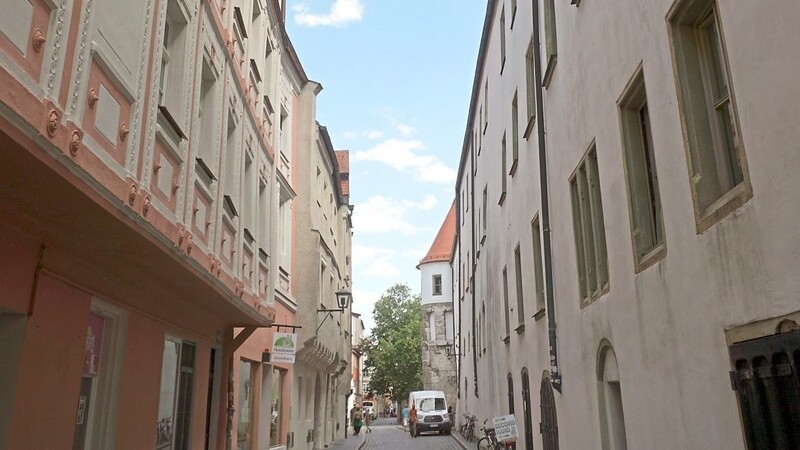 Schwibbögen verbinden gegenüberliegende Häuser - in Regensburg sind jedoch keine mehr vorhanden.