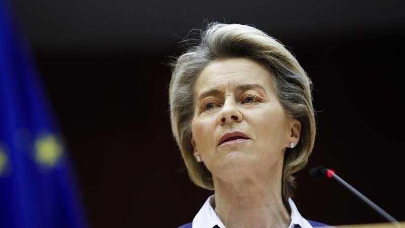 Ursula von der Leyen, Präsidentin der Europäischen Kommission, spricht während einer Plenarsitzung im Europäischen Parlament in Brüssel.
