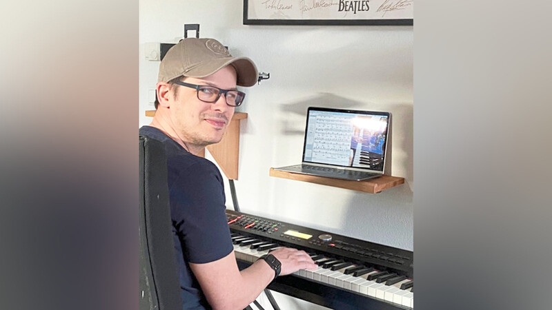 Thomas Stoiber ist mit seinen Musikschülern regelmäßig in Kontakt. Mit vielen hält er die Stunden derzeit "online" ab.