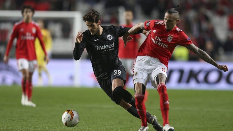 Bei Benfica Lissabon kassiert Eintracht Frankfurt eine bittere 2:4-Niederlage.