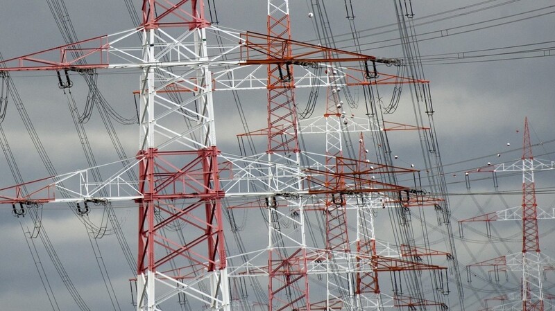 Kommunale Energieversorger rechnen mit Verzögerungen bei der Umsetzung der Strompreisbremse.