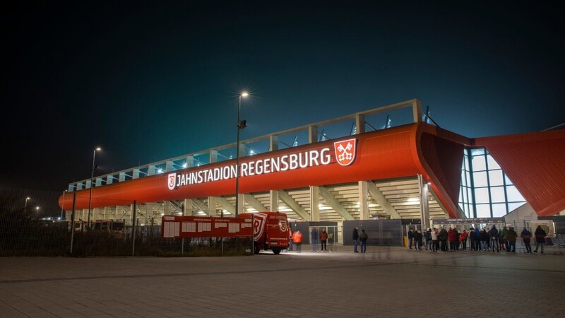 Das Jahnstadion Regensburg darf am Freitag beim Heimspiel gegen Dresden nur zu 25 Prozent ausgelastet werden.