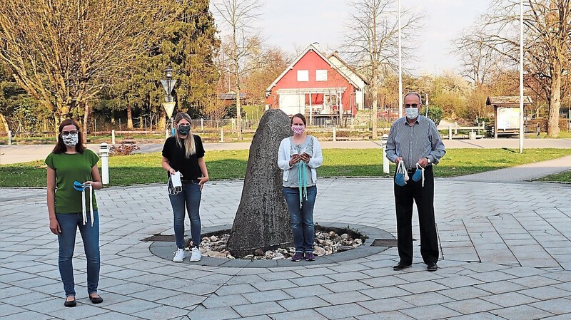 Wollen mit Masken in der Gemeinde helfen (v. l.): Steffi Kellermann, Marina Amann, Sabine Gostomsky, Hermann Held und Bürgermeister Hans-Jürgen Fischer.
