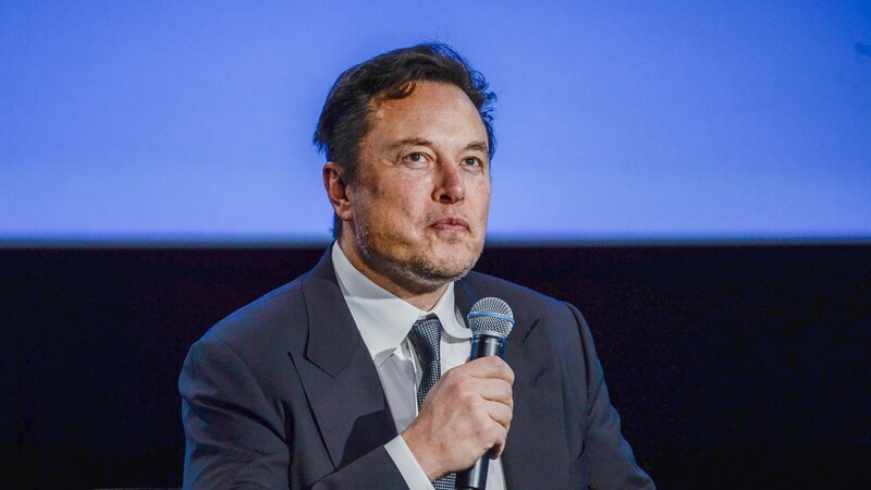 Tesla-Gründer Elon Musk stellt die ukrainischen Grenzen vor der Annexion der Krim und den Scheinreferenden sowie dem russischen Landraub im Osten der Ukraine infrage.