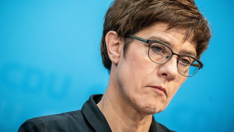 Annegret Kramp-Karrenbauer bekennt, für die Wahlkämpfer der CDU in Thüringen habe es "keinen Rückenwind aus Berlin gegeben".