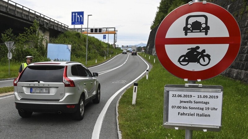 Vom 22. Juni bis 15. September 2019 sind in Tirol diverse Bundesstraßen entlang der Inntal- und Brennerautobahn für den Umgehungsverkehr gesperrt.