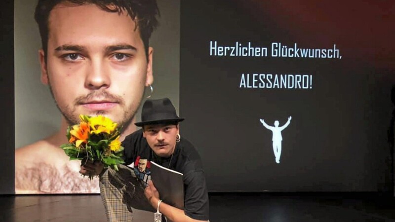 Geschafft: Alessandro Scheuerer hat die Akademie für Darstellende Kunst in Regensburg abgeschlossen.