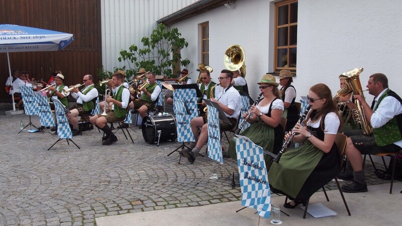 Die Reisbacher Musikanten spielten auf.