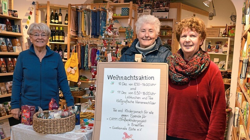 Margrete Welcker (v. l.), Martha Häusl und Angelika Werner-Ripperger engagieren sich im Eine-Welt-Laden ehrenamtlich für Fairen Handel, aber auch junge Menschen in Notsituationen.