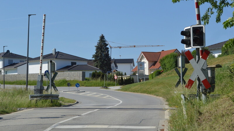 Die Sicherheit für Fußgänger am Bahnübergang in der Hermannskirchener Straße ist nicht optimal.