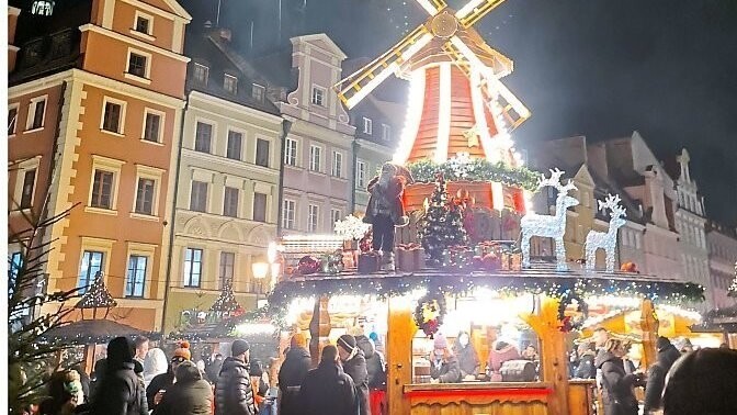 Weihnachtsmarkt in Breslau - Lichterglanz und Budenzauber.