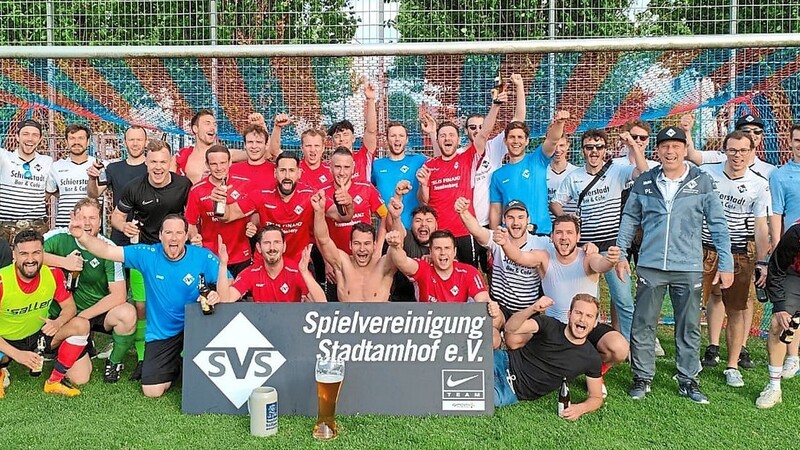Die SpVgg Stadtamhof hat nach einem hart erkämpften Sieg gegen die DJK Regensburg den Aufstieg in die Kreisklasse 2 geschafft.