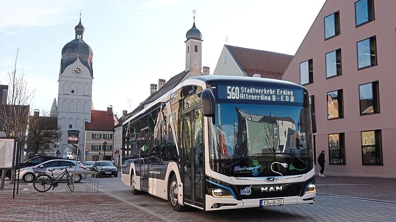 Der neue Elektro-Stadtbus hat eine Reichweite von rund 270 Kilometern und soll künftig 55 Tonnen CO2-Emissionen pro Jahr einsparen.