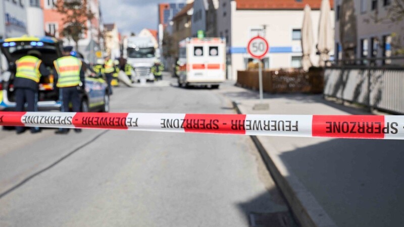 Unfalltragödie am Dienstag in Geisenhausen. Dabei kam ein Fußgänger ums Leben, nachdem er von einem Lastwagen erfasst worden war.