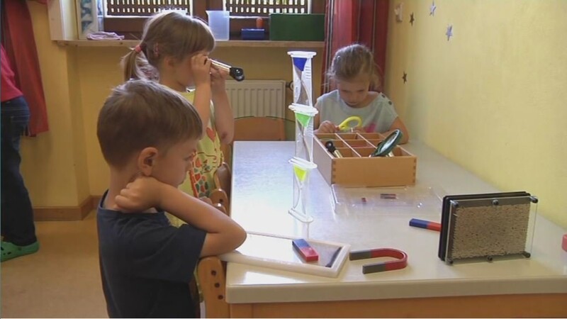 Die Kindergartenkinder "Kleine Tausendfüßler" aus Drachselsried haben sich Umweltprobleme selbst angeschaut.