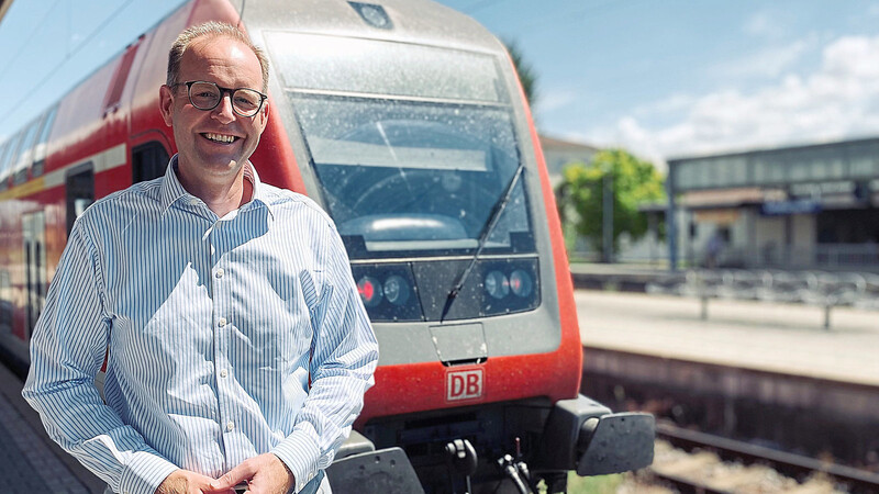 Dr. Bernd Rosenbusch vor dem Interview am Bahnhof München. Der MVV-Chef fährt selbst jeden Tag mit der S-Bahn zur Arbeit.