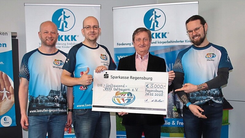 Beim Spenden zählt jeder gelaufene Kilometer - Läufer spenden 5 000 Euro an VKKK.