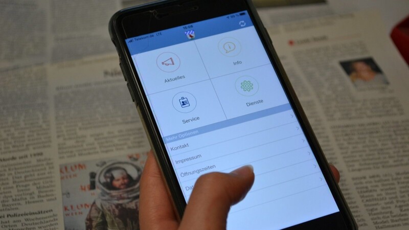 Die App der Marktgemeinde ist für Android und iOS verfügbar. Ab dem kommenden Jahr steht auch das Rathaus-Service-Portal zur Verfügung, das es ermöglicht, viele Behördengänge auf dem Smartphone zu erledigen.