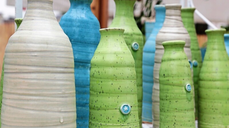 Auf dem Haferlmarkt in der Freyung präsentieren 24 Keramiker ihre Werke.