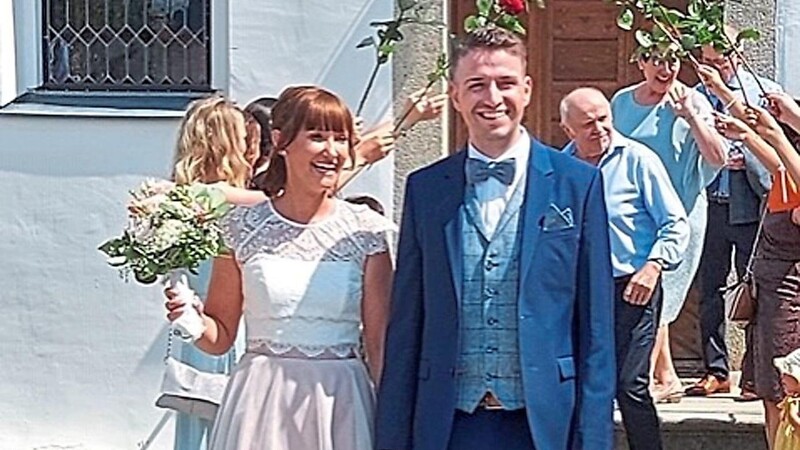 Stefanie und Florian Lankes heirateten am Samstag im Wasserschloss Loifling standesamtlich.