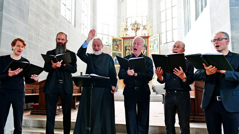 Die "Münchner Scholaren" sangen in der Johanneskirche auf dem Domberg die gregorianische Johannesvesper.