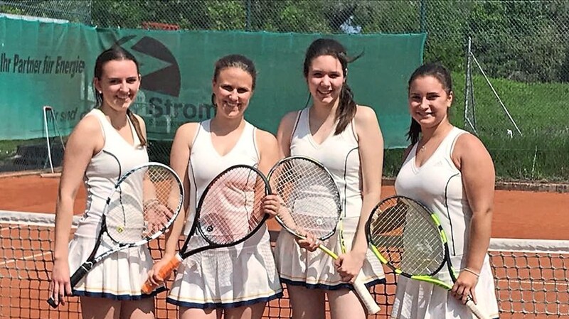 Vizemeister darf sich die neu zusammengestellte Damen II-Mannschaft des TC Grün Weiß nennen. Ein Teil des Kaders, von links: Katharina Finsterwald, Simone Reif, Lisa Wimmer, Sophia Grabmeier.