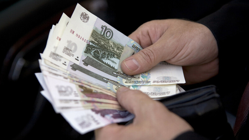 Der Rubel hat zeitweise 40 Prozent seines Wertes verloren.