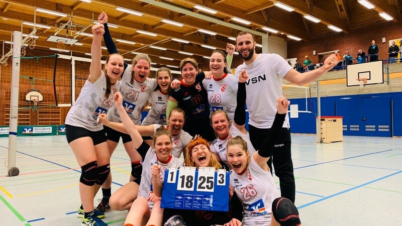 Die TSV-Damen II freuen sich über ihren Sieg in Viechtach.